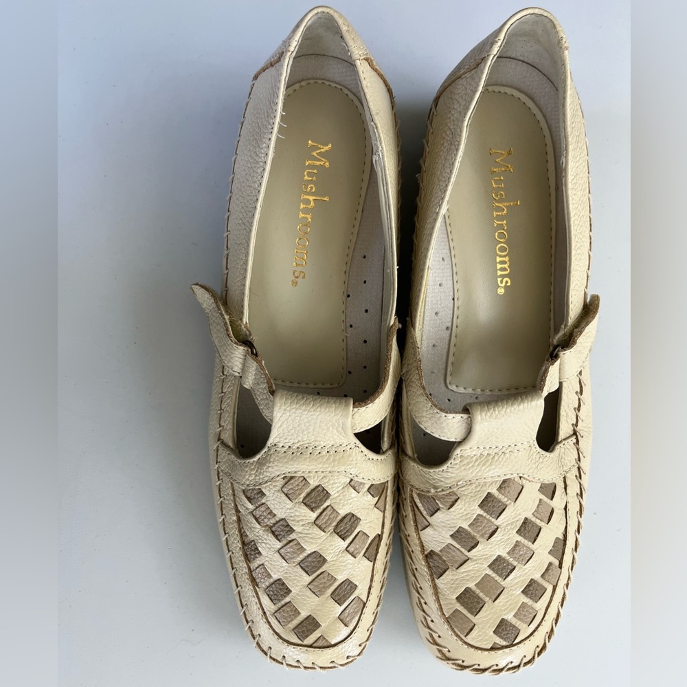 Mushroom leather flats